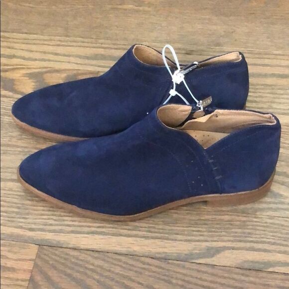 new ITALEAU Florence Water Resistant Bootie - Picture 2 of 4